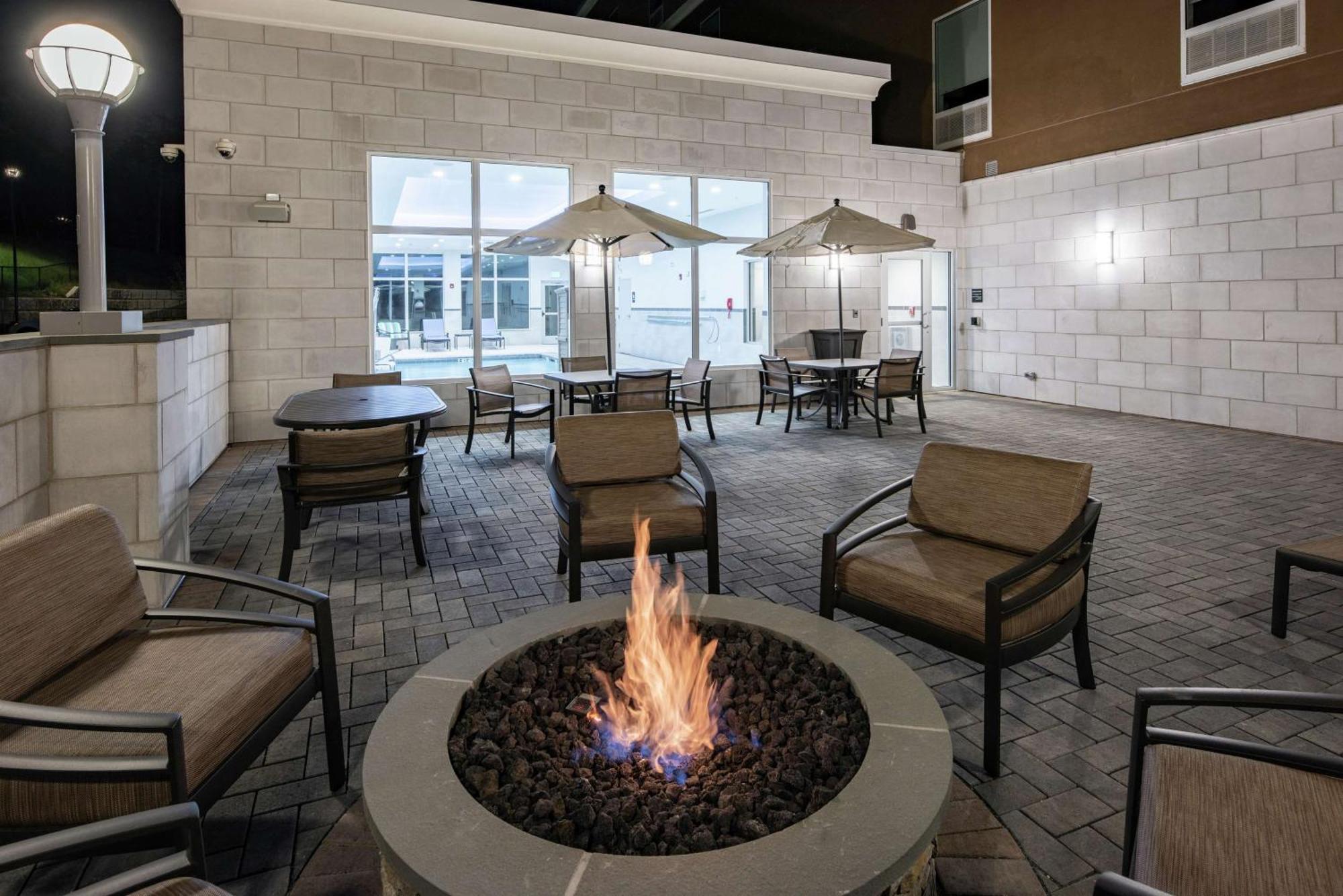 Hampton Inn & Suites Rocky Hill - Hartford South Экстерьер фото
